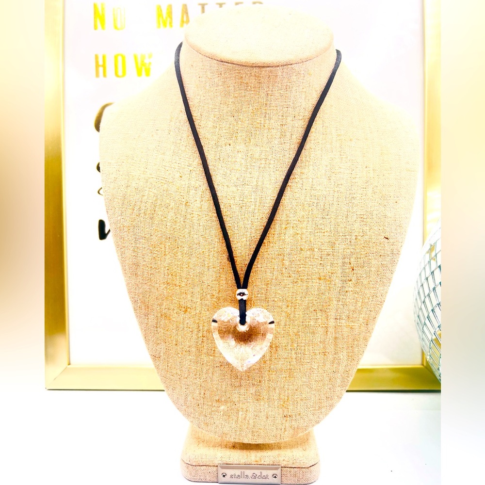 Absolutely Beautiful Swarovski Crystal heart pendant necklace!